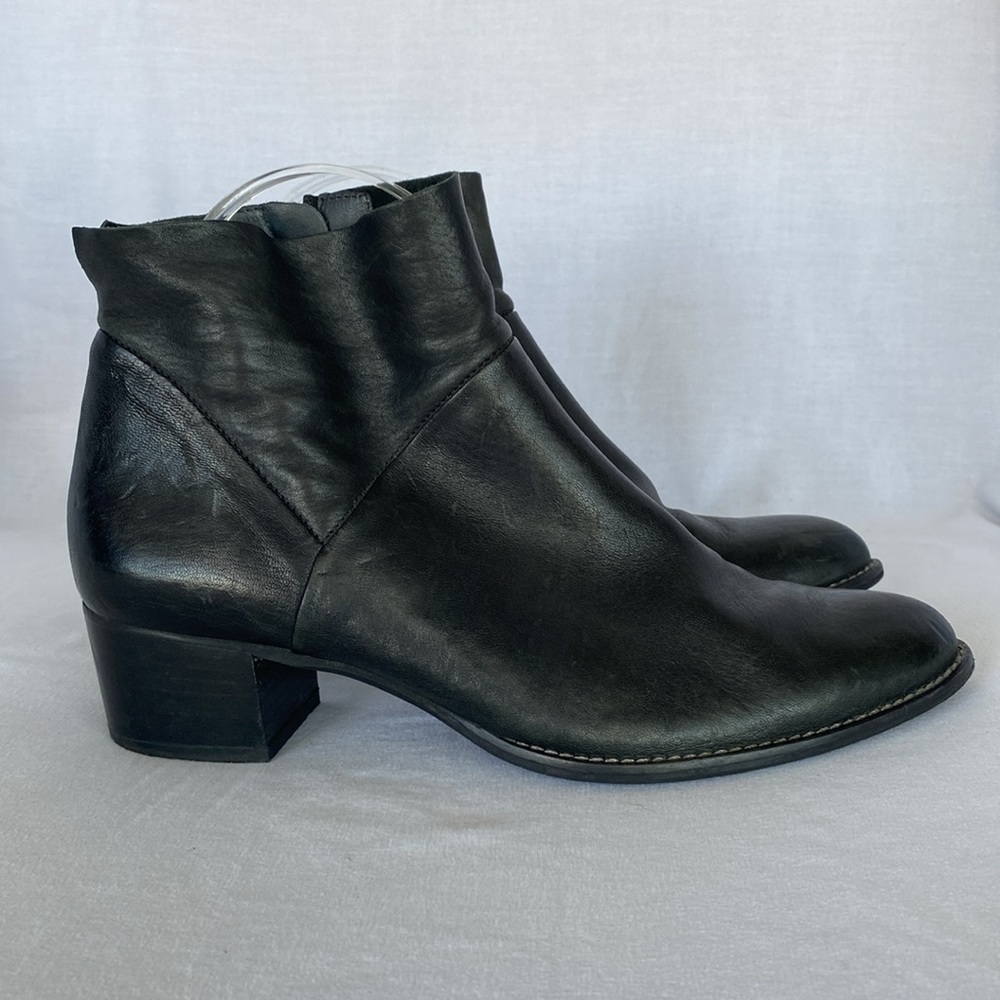 Paul Green NELLY Black Leather Ankle Bootie marked SIZE 5 US SIZE 7.5